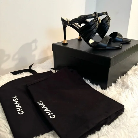 Chanel sandals (Authentic) - Picture 1 of 14